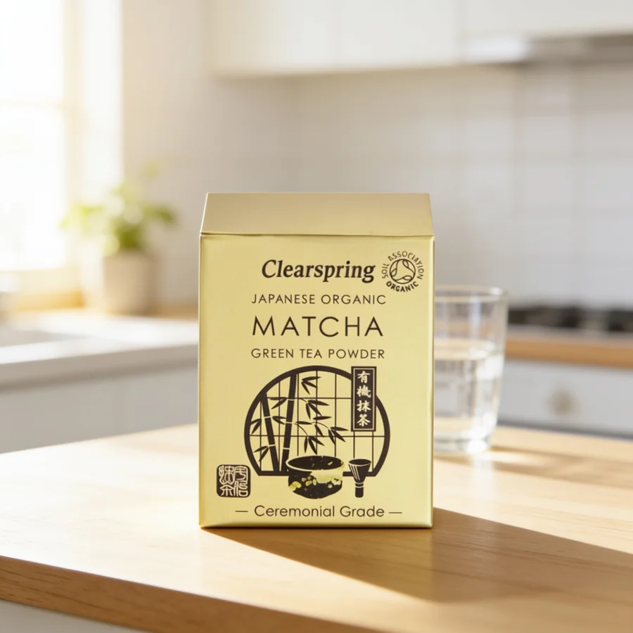 Clearspring Matcha Grøn Te Pulver (Ceremoni Grade) i et hverdagsmiljø