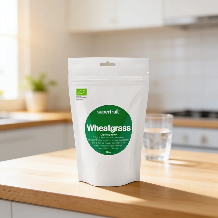 Superfruit Hvedegræs pulver Ø 100 g i et hverdagsmiljø